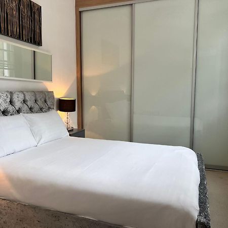 One Bedroom Apartment In Holborn 런던 외부 사진