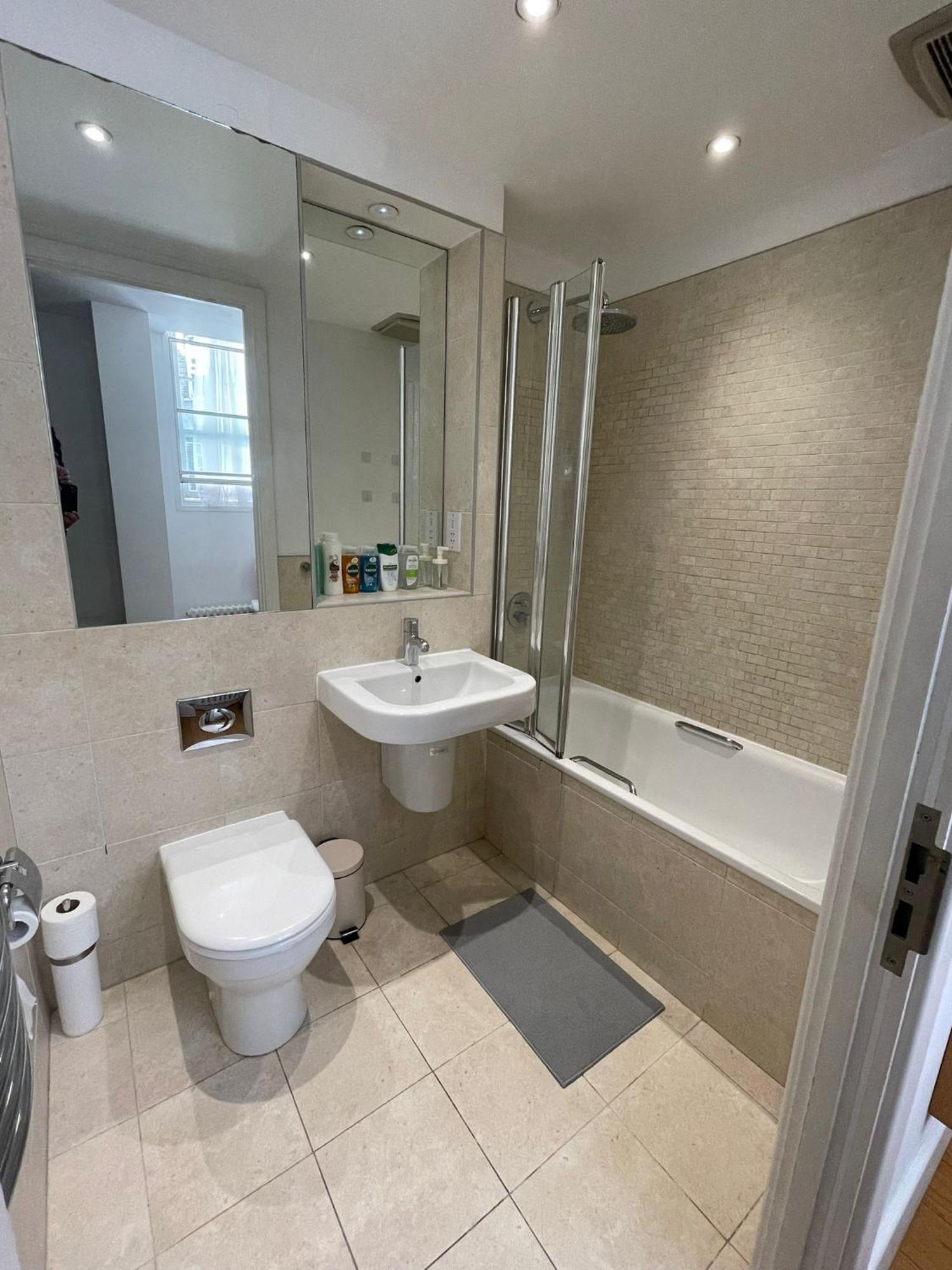One Bedroom Apartment In Holborn 런던 외부 사진