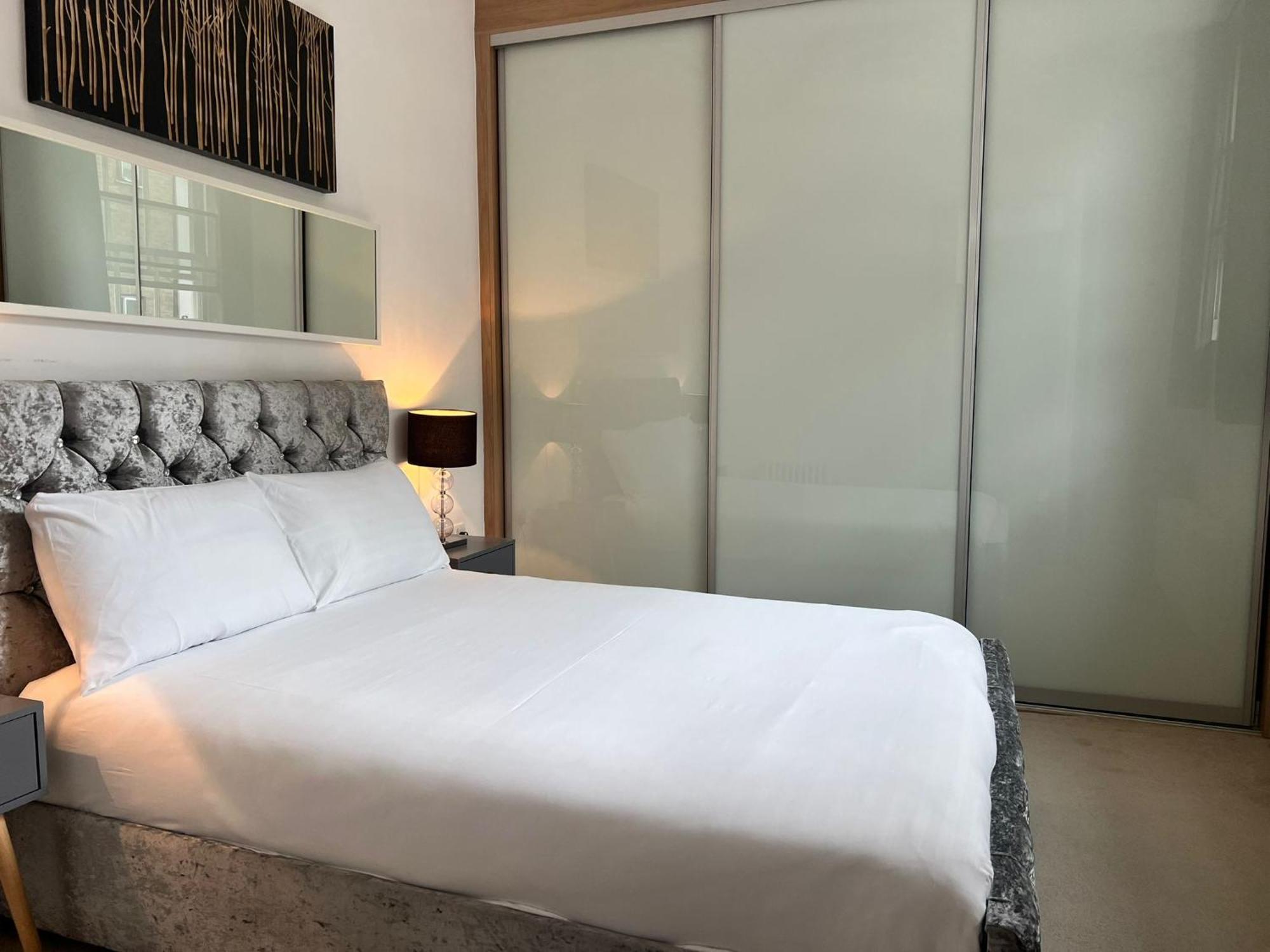 One Bedroom Apartment In Holborn 런던 외부 사진