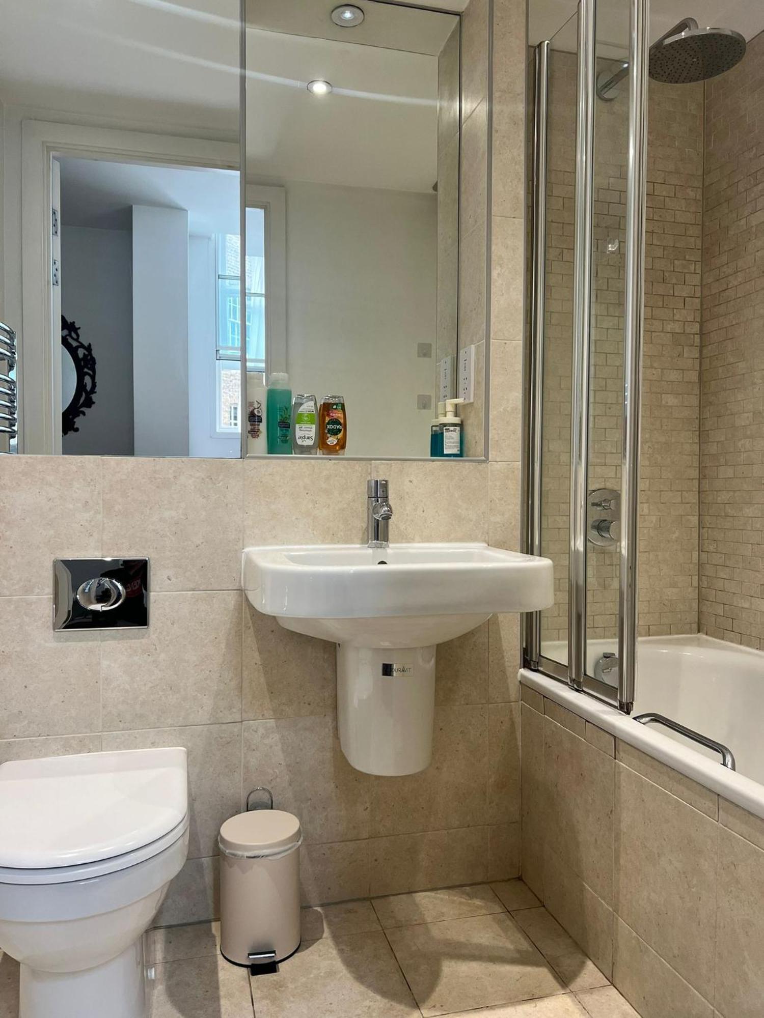 One Bedroom Apartment In Holborn 런던 외부 사진